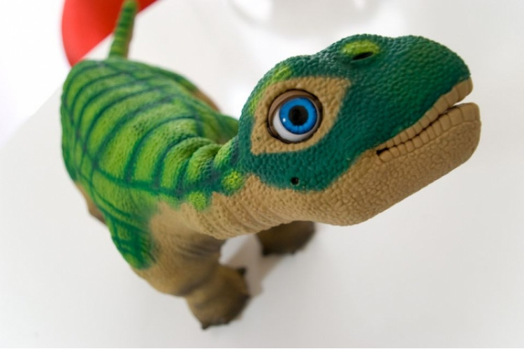 Робот-динозавр Ugobe Pleo